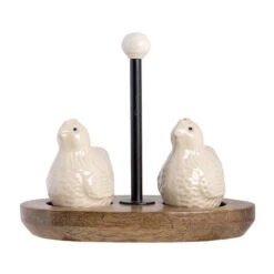 Clayre & Eef Peper En Zout Stel Set Van 2 15x8x14 Cm Beige Keramiek Ovaal Kip Zout En Peper Strooiset Beige Zout En